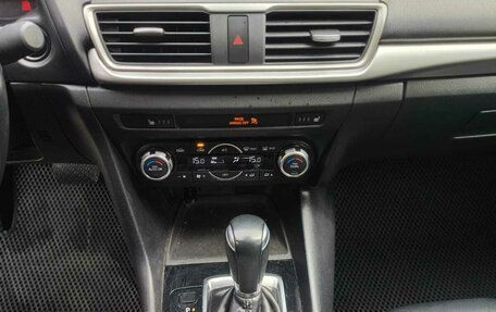 Mazda 3, 2018 год, 1 750 000 рублей, 24 фотография