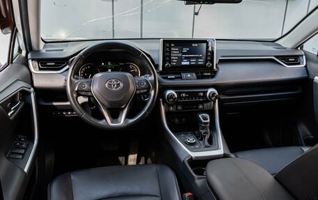 Toyota RAV4, 2021 год, 3 650 000 рублей, 6 фотография