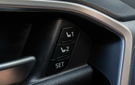 Toyota RAV4, 2021 год, 3 650 000 рублей, 21 фотография