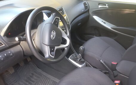 Hyundai Solaris II рестайлинг, 2013 год, 850 000 рублей, 10 фотография