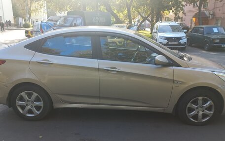 Hyundai Solaris II рестайлинг, 2013 год, 850 000 рублей, 3 фотография