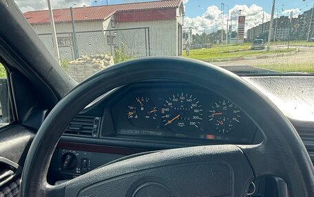 Mercedes-Benz E-Класс, 1994 год, 300 000 рублей, 12 фотография