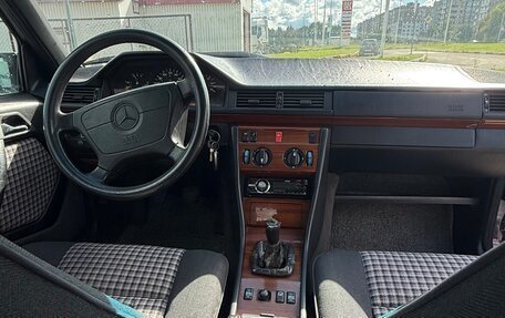 Mercedes-Benz E-Класс, 1994 год, 300 000 рублей, 15 фотография
