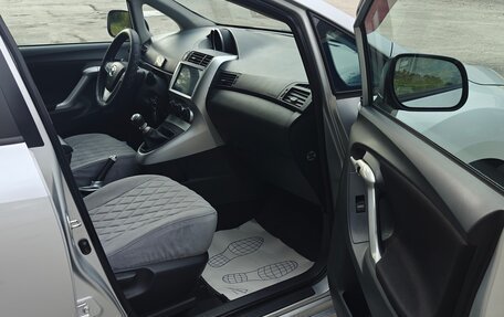 Toyota Verso I, 2012 год, 1 100 000 рублей, 15 фотография