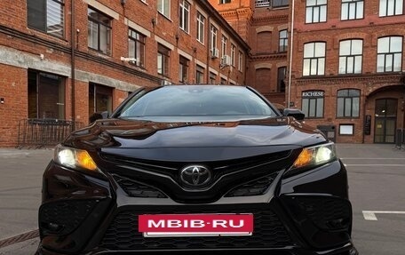 Toyota Camry, 2022 год, 3 250 000 рублей, 5 фотография
