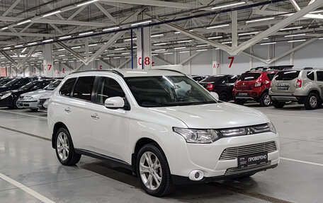 Mitsubishi Outlander III рестайлинг 3, 2013 год, 890 000 рублей, 3 фотография