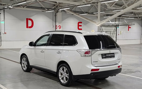 Mitsubishi Outlander III рестайлинг 3, 2013 год, 890 000 рублей, 7 фотография