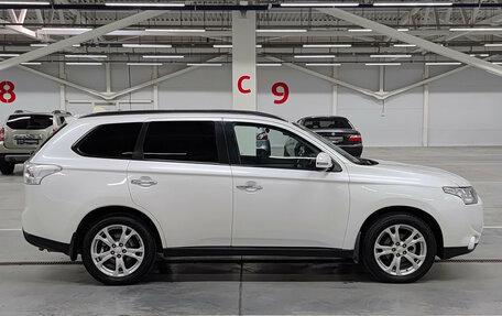 Mitsubishi Outlander III рестайлинг 3, 2013 год, 890 000 рублей, 5 фотография