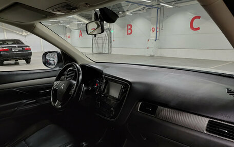 Mitsubishi Outlander III рестайлинг 3, 2013 год, 890 000 рублей, 12 фотография