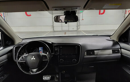 Mitsubishi Outlander III рестайлинг 3, 2013 год, 890 000 рублей, 16 фотография