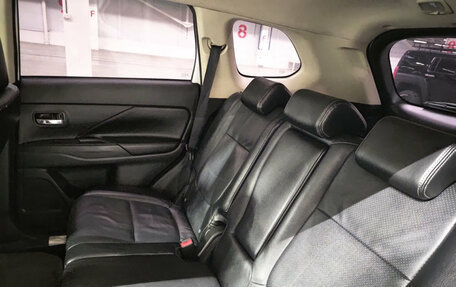 Mitsubishi Outlander III рестайлинг 3, 2013 год, 890 000 рублей, 13 фотография
