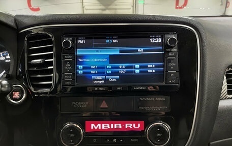 Mitsubishi Outlander III рестайлинг 3, 2013 год, 890 000 рублей, 17 фотография