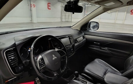 Mitsubishi Outlander III рестайлинг 3, 2013 год, 890 000 рублей, 18 фотография