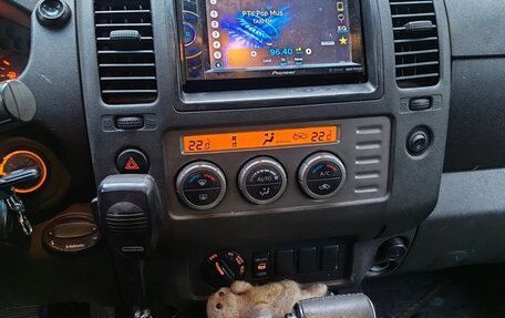 Nissan Navara (Frontier), 2006 год, 700 000 рублей, 7 фотография