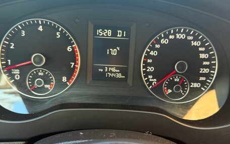 Volkswagen Jetta VI, 2011 год, 950 000 рублей, 15 фотография