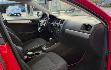 Volkswagen Jetta VI, 2011 год, 950 000 рублей, 8 фотография