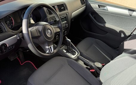 Volkswagen Jetta VI, 2011 год, 950 000 рублей, 4 фотография