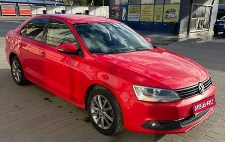 Volkswagen Jetta VI, 2011 год, 950 000 рублей, 2 фотография