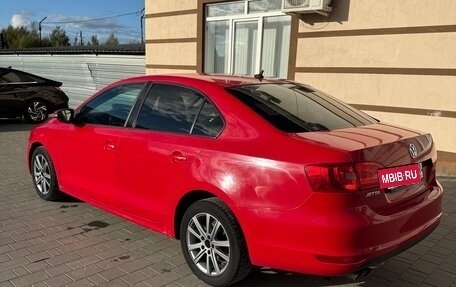 Volkswagen Jetta VI, 2011 год, 950 000 рублей, 3 фотография
