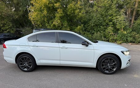 Volkswagen Passat B8 рестайлинг, 2021 год, 2 900 000 рублей, 4 фотография
