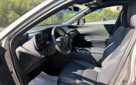 Lexus RX IV рестайлинг, 2024 год, 6 850 000 рублей, 12 фотография