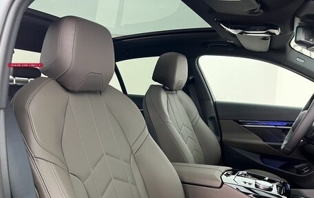 BMW 5 серия, 2025 год, 9 240 000 рублей, 15 фотография