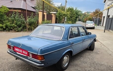 Mercedes-Benz W123, 1982 год, 650 000 рублей, 2 фотография