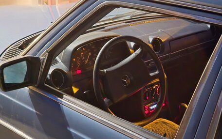Mercedes-Benz W123, 1982 год, 650 000 рублей, 11 фотография