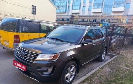 Ford Explorer VI, 2017 год, 2 800 000 рублей, 3 фотография