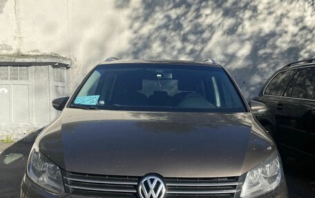 Volkswagen Touran III, 2012 год, 1 000 000 рублей, 4 фотография