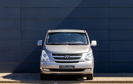 Hyundai Grand Starex Grand Starex I рестайлинг 2, 2011 год, 1 555 000 рублей, 2 фотография