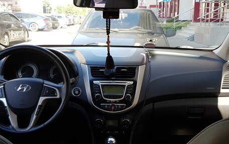 Hyundai Solaris II рестайлинг, 2011 год, 700 000 рублей, 3 фотография