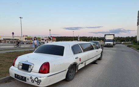 Lincoln Town Car III рестайлинг, 1999 год, 250 000 рублей, 2 фотография