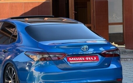 Toyota Camry, 2018 год, 2 375 000 рублей, 2 фотография