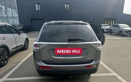 Mitsubishi Outlander III рестайлинг 3, 2013 год, 1 299 000 рублей, 4 фотография