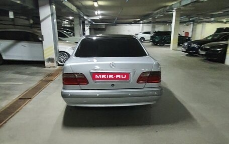 Mercedes-Benz E-Класс, 2001 год, 370 000 рублей, 4 фотография