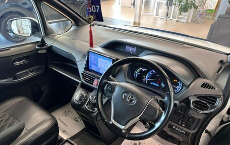 Toyota Voxy III, 2015 год, 1 699 000 рублей, 11 фотография