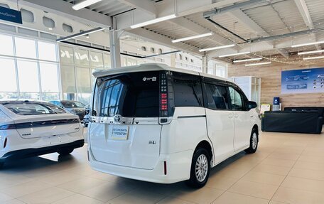 Toyota Voxy III, 2015 год, 1 699 000 рублей, 6 фотография