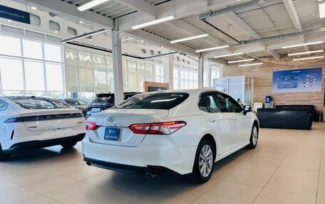 Toyota Camry, 2022 год, 3 199 900 рублей, 6 фотография