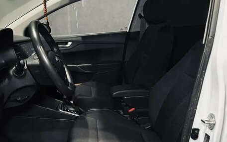 Hyundai Solaris II рестайлинг, 2021 год, 1 549 000 рублей, 18 фотография