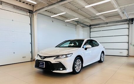 Toyota Camry, 2022 год, 3 199 900 рублей, 2 фотография