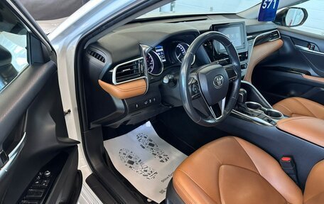 Toyota Camry, 2022 год, 3 199 900 рублей, 10 фотография