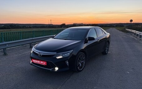 Toyota Camry, 2017 год, 2 300 000 рублей, 2 фотография