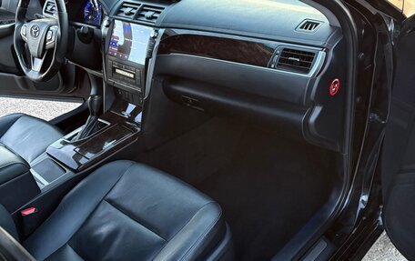 Toyota Camry, 2017 год, 2 300 000 рублей, 9 фотография