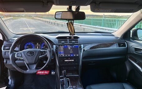 Toyota Camry, 2017 год, 2 300 000 рублей, 5 фотография