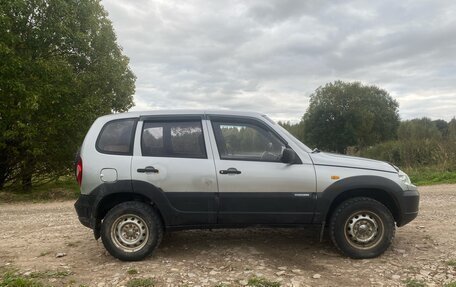 Chevrolet Niva I рестайлинг, 2011 год, 310 000 рублей, 3 фотография