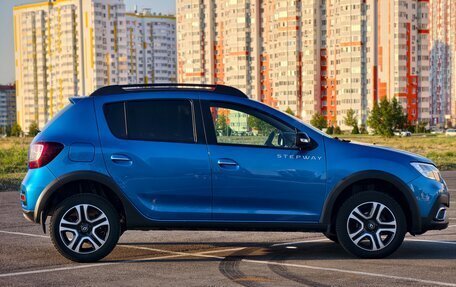 Renault Sandero II рестайлинг, 2020 год, 1 420 000 рублей, 2 фотография