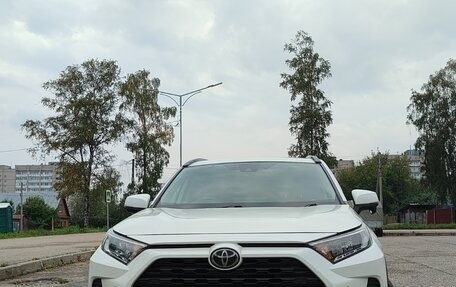 Toyota RAV4, 2019 год, 2 820 000 рублей, 2 фотография