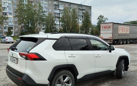 Toyota RAV4, 2019 год, 2 820 000 рублей, 5 фотография