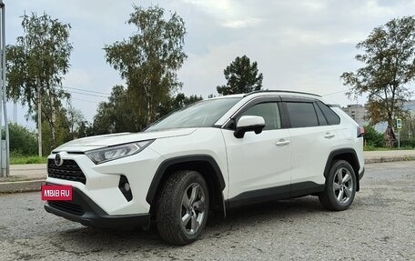 Toyota RAV4, 2019 год, 2 820 000 рублей, 9 фотография